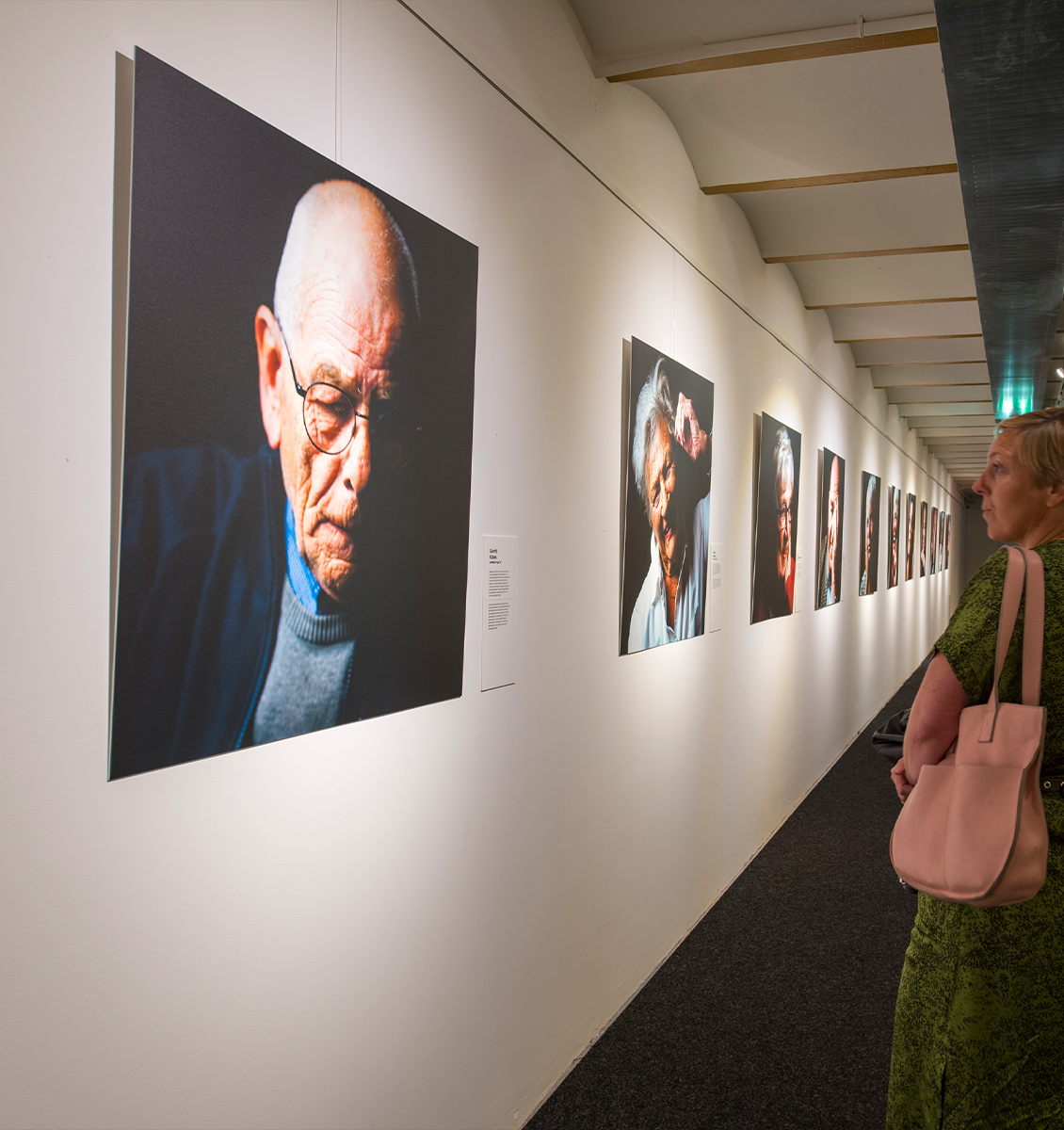 NL tentoonstelling portretten mensen kijken