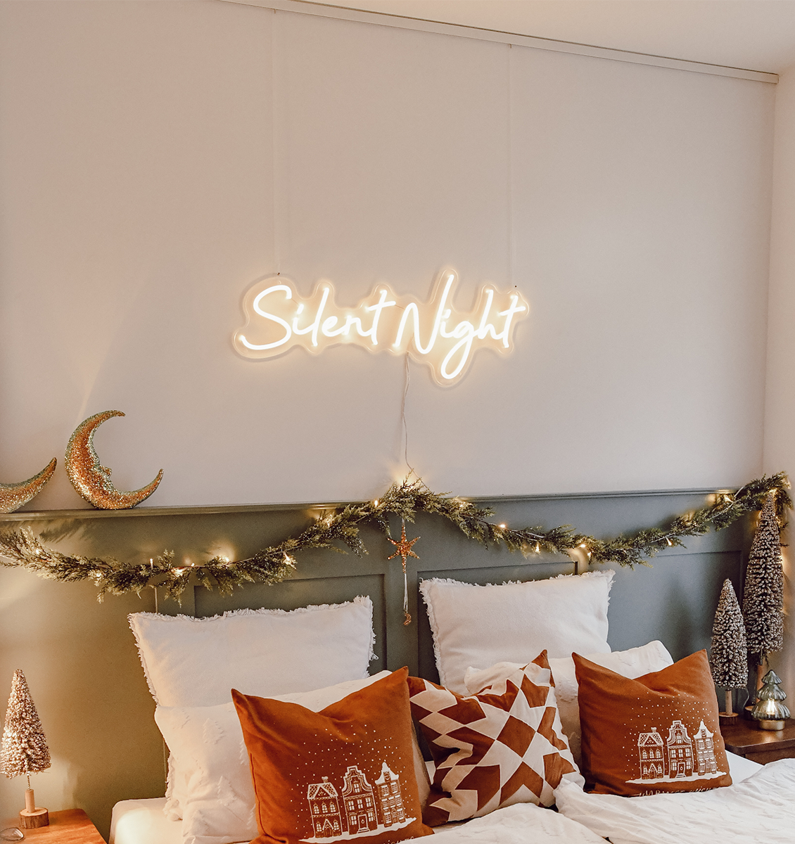 NL ledlamp met tekst aan muur in slaapkamer boven bed