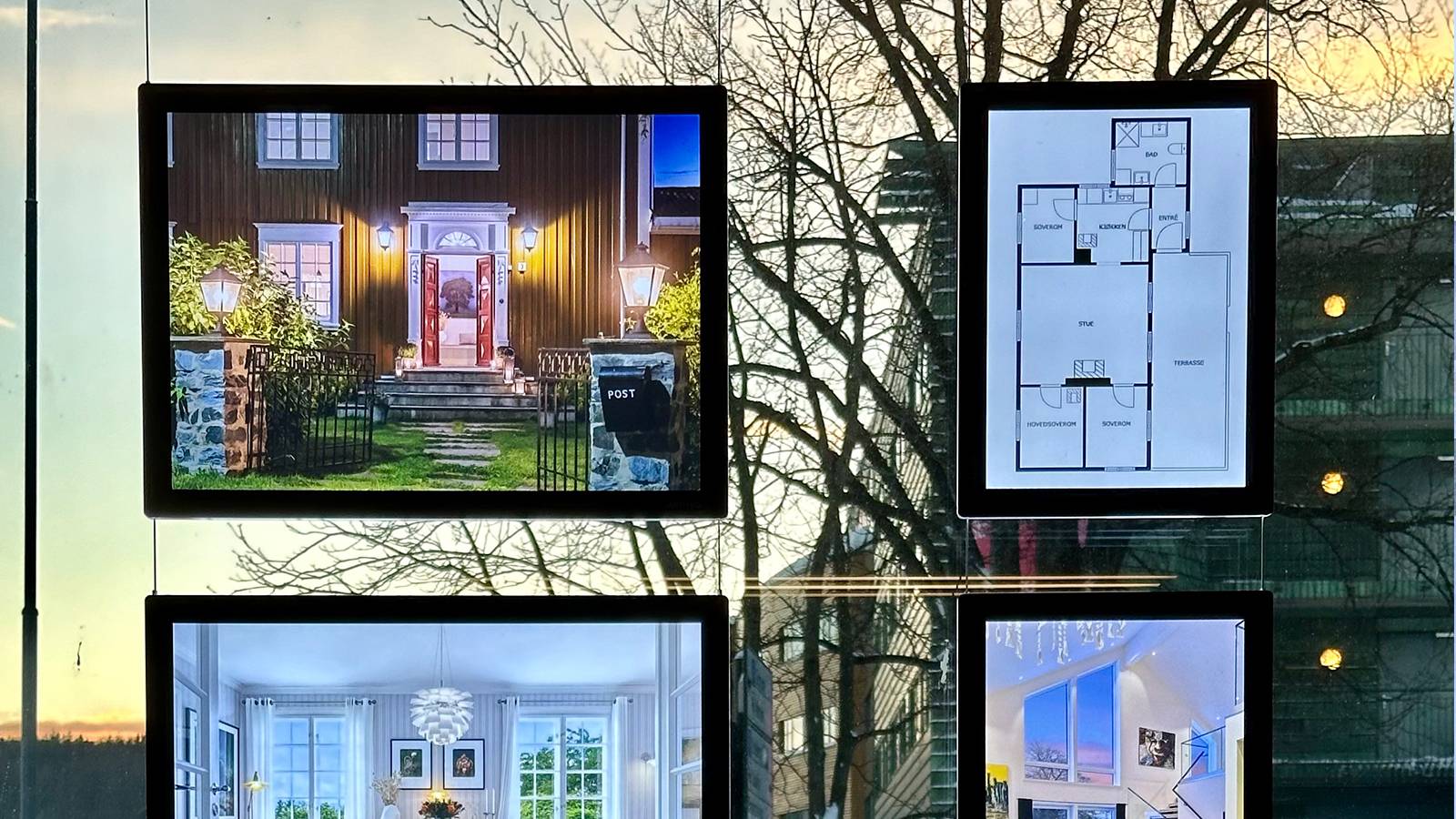 FR Panneaux LED dans une vitrine remplie d'offres de logement Agence immobilière