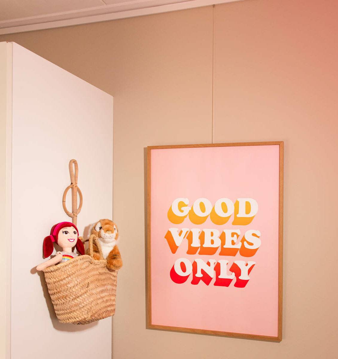 NL poster met de tekst 'good vibes only'