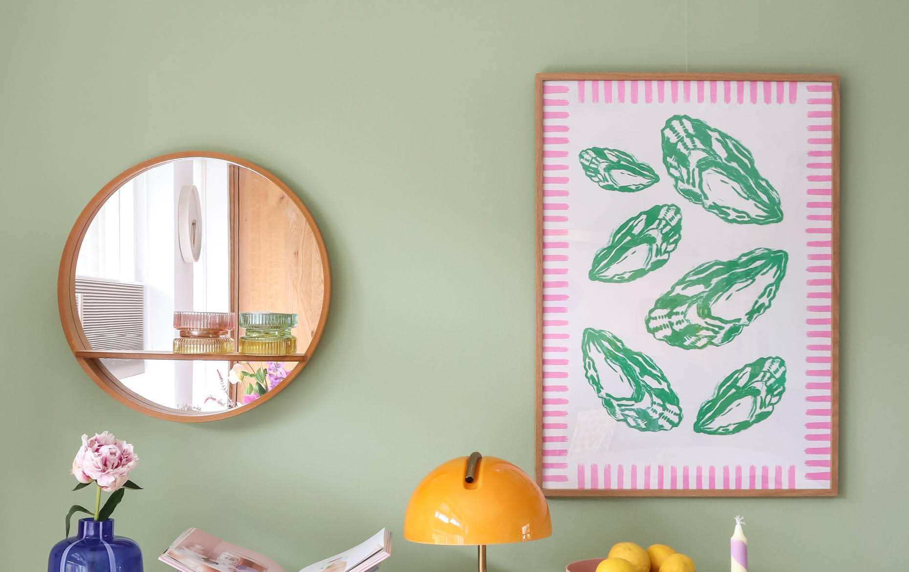 NL groene wand met schelpen poster en spiegel